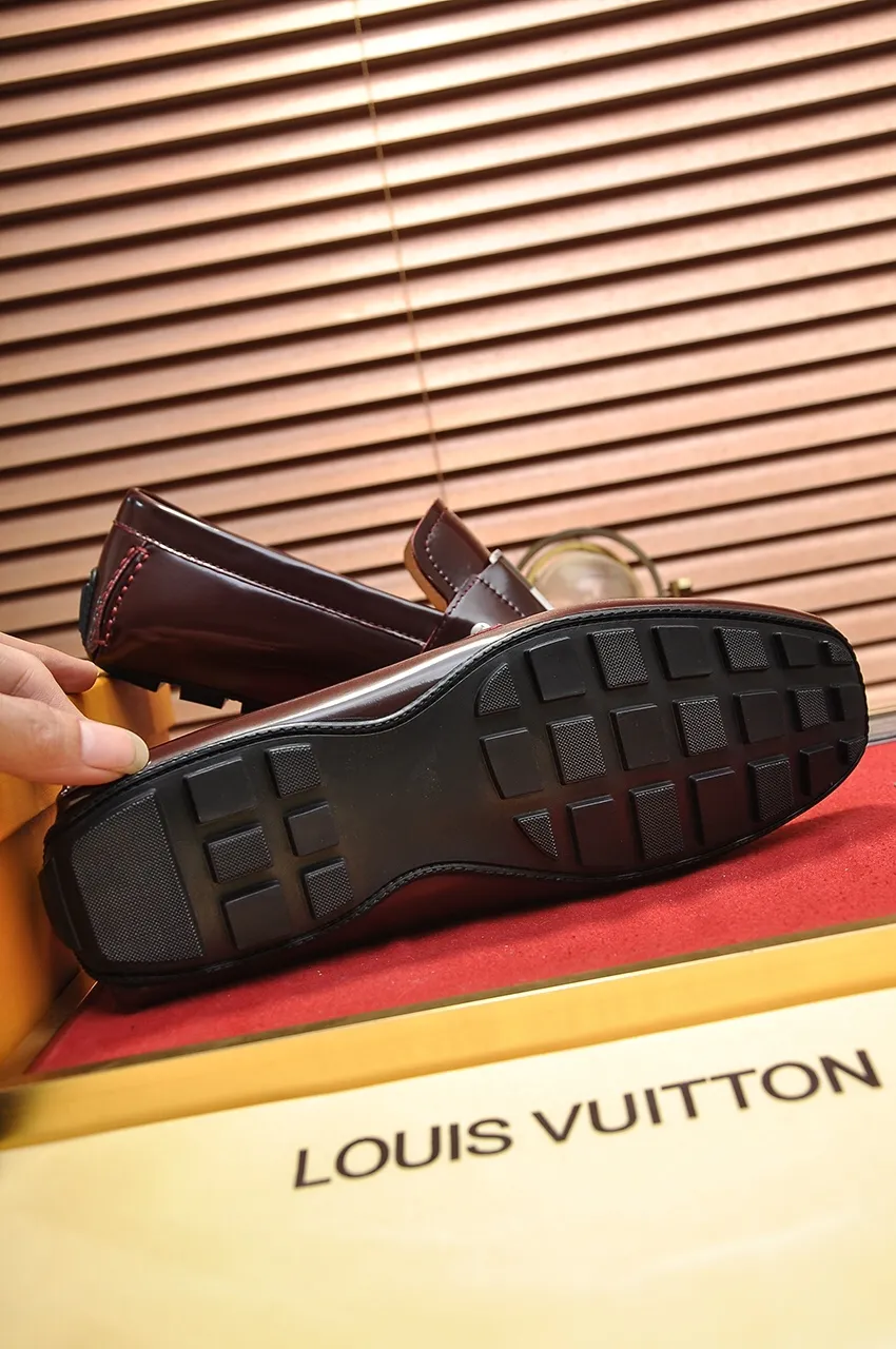 Men's men's shoes 💰420💶 [LV Doudou shoes] (water-dyed cowhide lining) new model is on the market, available on the official website. The new Doudou shoes are processed into single-color materials, and the uppers are made of imported horsehide leather. The body of the shoe is fully hemmed with mark thread, and is lined with imported original cowhide leather. The elegant shoe shape is super suitable for all-matching, and the size is 38-44.